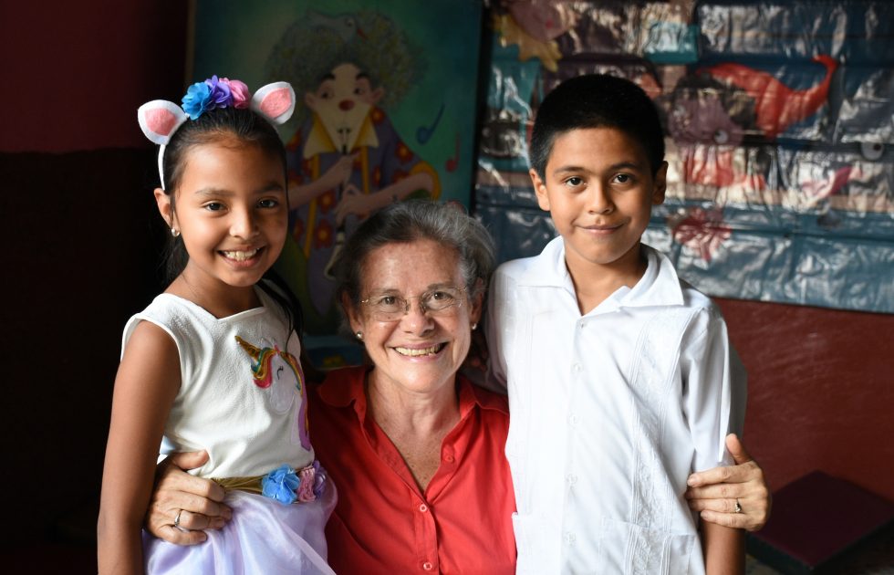 Teacher and children learn with Authentic Materials for learning english and english teaching